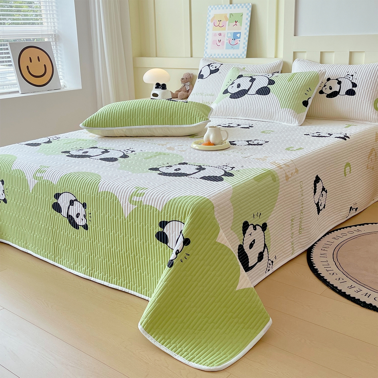 91家纺网 家纺一手货源 找家纺 金鑫汇家纺2025新款A类全棉绗缝夹棉印花床盖 可爱熊猫