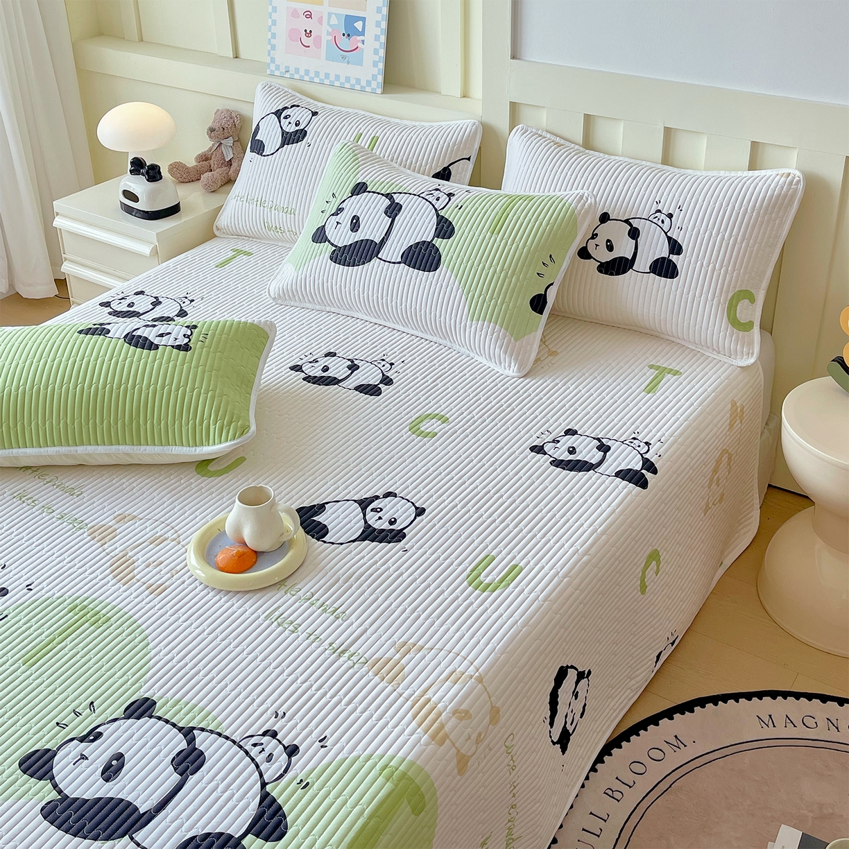 91家纺网 家纺一手货源 找家纺 金鑫汇家纺2025新款A类全棉绗缝夹棉印花床盖 可爱熊猫