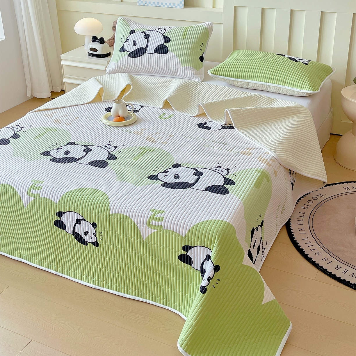 91家纺网 家纺一手货源 找家纺 金鑫汇家纺2025新款A类全棉绗缝夹棉印花床盖 可爱熊猫