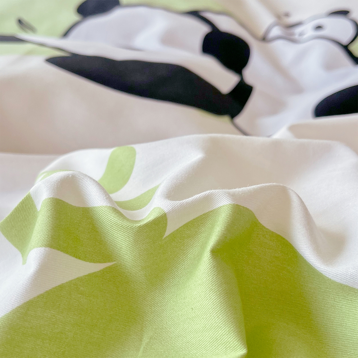 91家纺网 家纺一手货源 找家纺 金鑫汇家纺2025新款A类全棉绗缝夹棉印花床盖 可爱熊猫