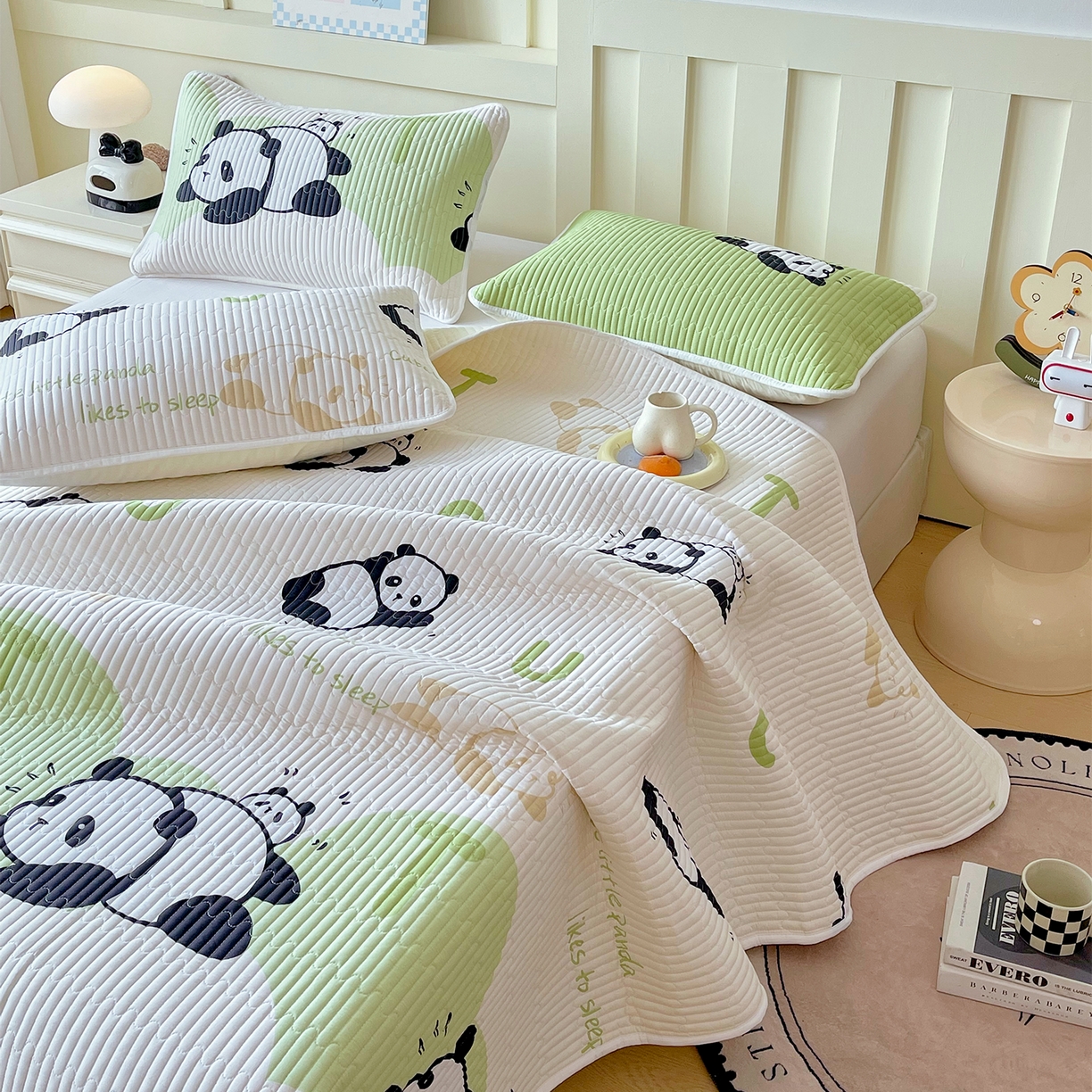 91家纺网 家纺一手货源 找家纺 金鑫汇家纺2025新款A类全棉绗缝夹棉印花床盖 可爱熊猫