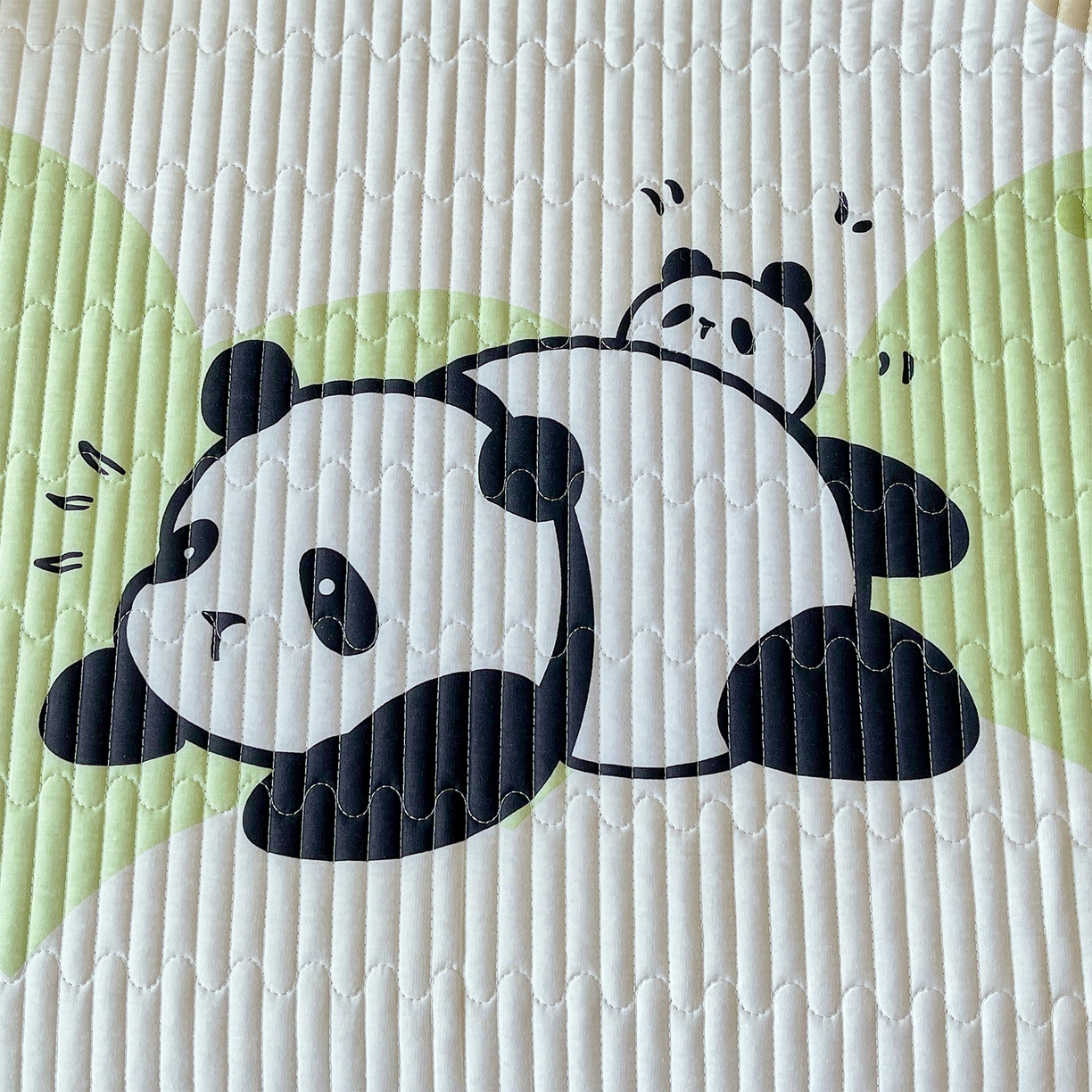 91家纺网 家纺一手货源 找家纺 金鑫汇家纺2025新款A类全棉绗缝夹棉印花床盖 可爱熊猫