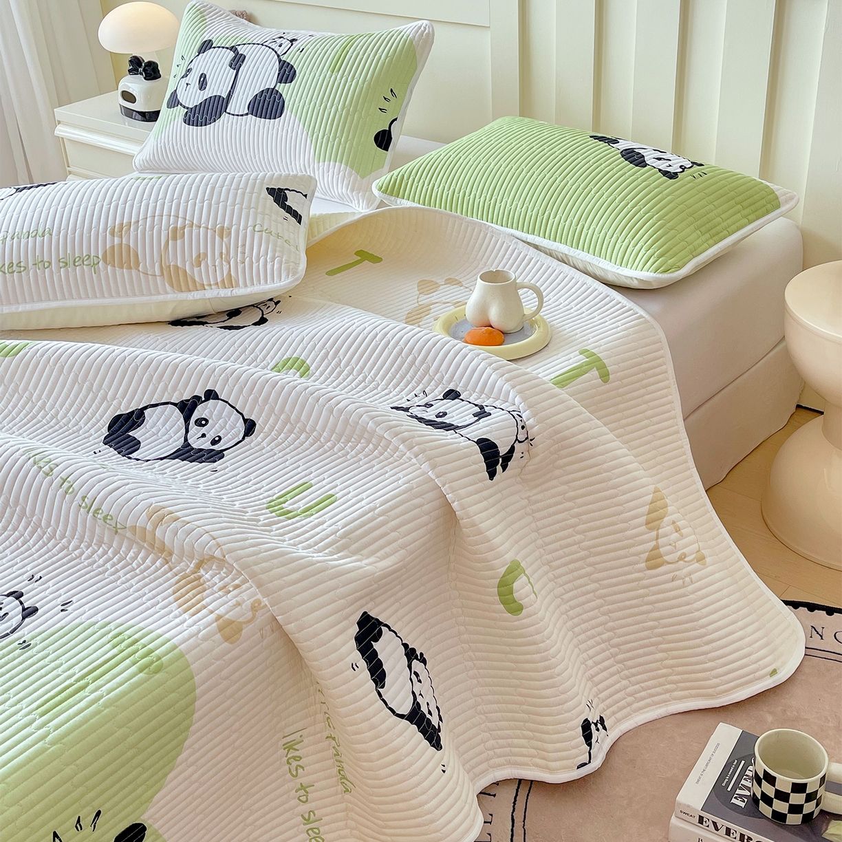 91家纺网 家纺一手货源 找家纺 金鑫汇家纺2025新款A类全棉绗缝夹棉印花床盖 可爱熊猫