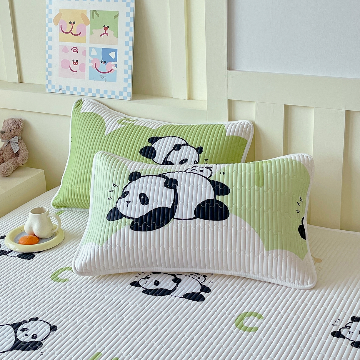 91家纺网 家纺一手货源 找家纺 金鑫汇家纺2025新款A类全棉绗缝夹棉印花床盖 可爱熊猫