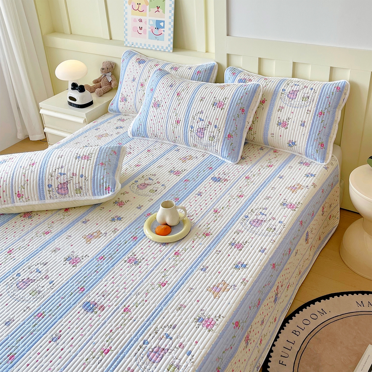 91家纺网 家纺一手货源 找家纺 金鑫汇家纺2025新款A类全棉绗缝夹棉印花床盖 快乐萌兔