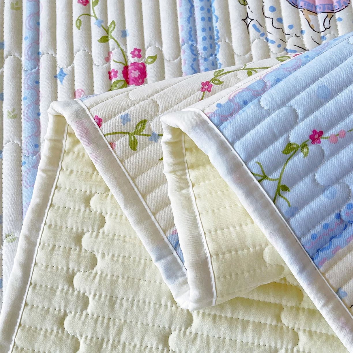 91家纺网 家纺一手货源 找家纺 金鑫汇家纺2025新款A类全棉绗缝夹棉印花床盖 快乐萌兔