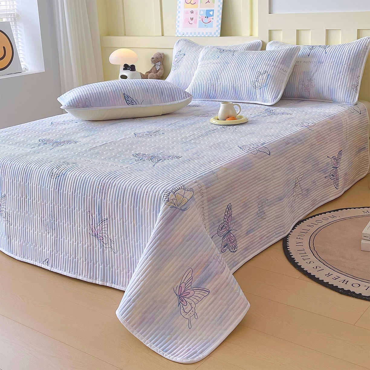 91家纺网 家纺一手货源 找家纺 金鑫汇家纺2025新款A类全棉绗缝夹棉印花床盖 梦蝶