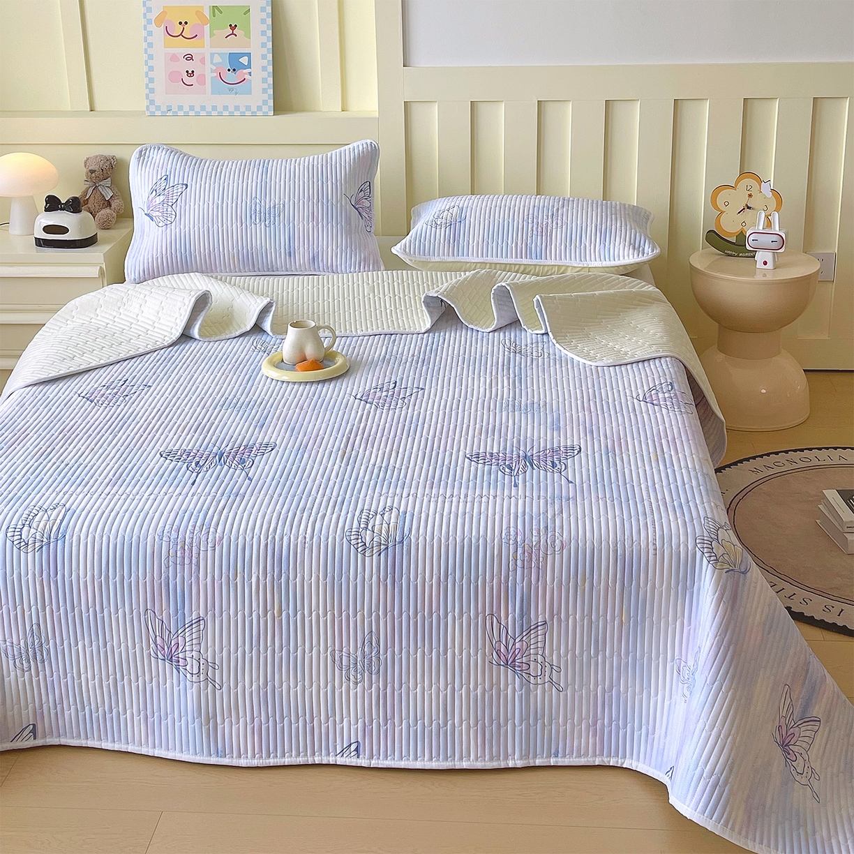 91家纺网 家纺一手货源 找家纺 金鑫汇家纺2025新款A类全棉绗缝夹棉印花床盖 梦蝶