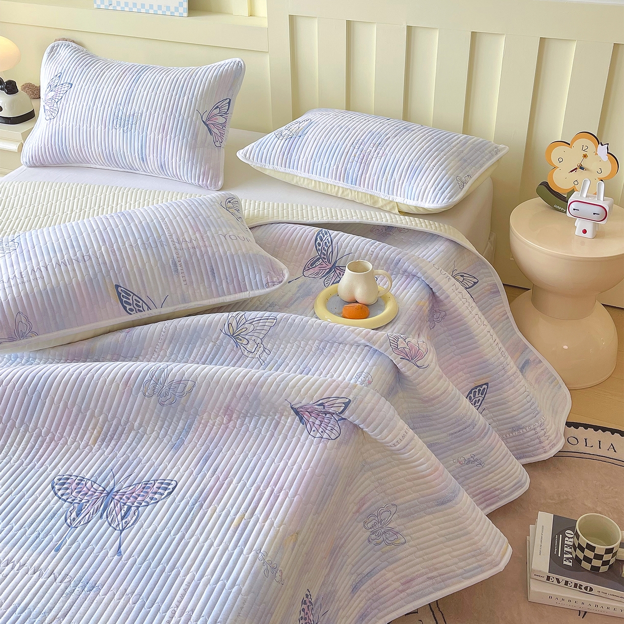 91家纺网 家纺一手货源 找家纺 金鑫汇家纺2025新款A类全棉绗缝夹棉印花床盖 梦蝶