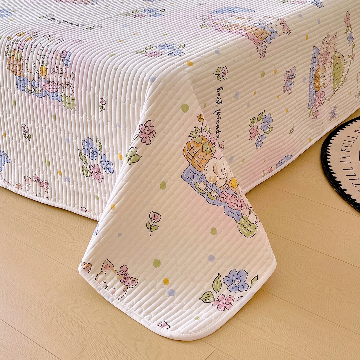 91家纺网 家纺一手货源 找家纺 金鑫汇家纺2025新款A类全棉绗缝夹棉印花床盖 喵喵日记