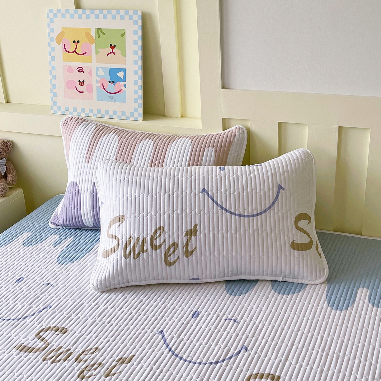 91家纺网 家纺一手货源 找家纺 金鑫汇家纺2025新款A类全棉绗缝夹棉印花床盖 奶油粉