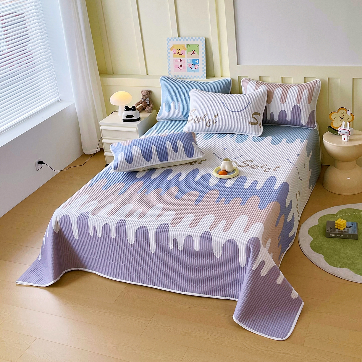 91家纺网 家纺一手货源 找家纺 金鑫汇家纺2025新款A类全棉绗缝夹棉印花床盖 奶油粉