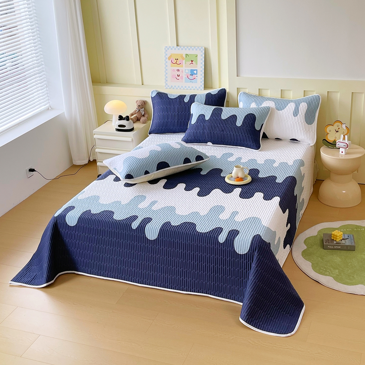 91家纺网 家纺一手货源 找家纺 金鑫汇家纺2025新款A类全棉绗缝夹棉印花床盖 奶油蓝