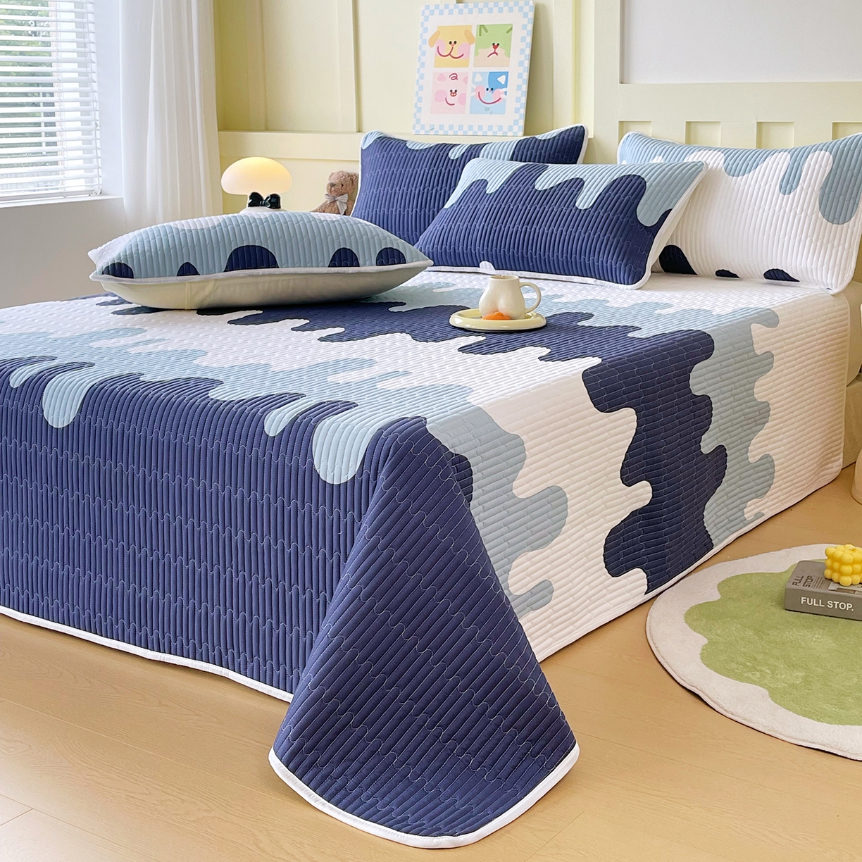 91家纺网 家纺一手货源 找家纺 金鑫汇家纺2025新款A类全棉绗缝夹棉印花床盖 奶油蓝