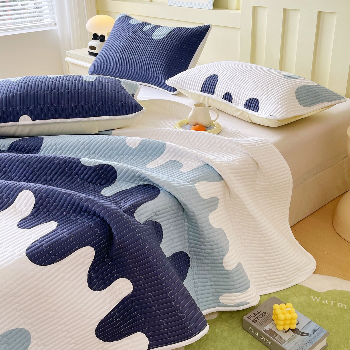 91家纺网 家纺一手货源 找家纺 金鑫汇家纺2025新款A类全棉绗缝夹棉印花床盖 奶油蓝