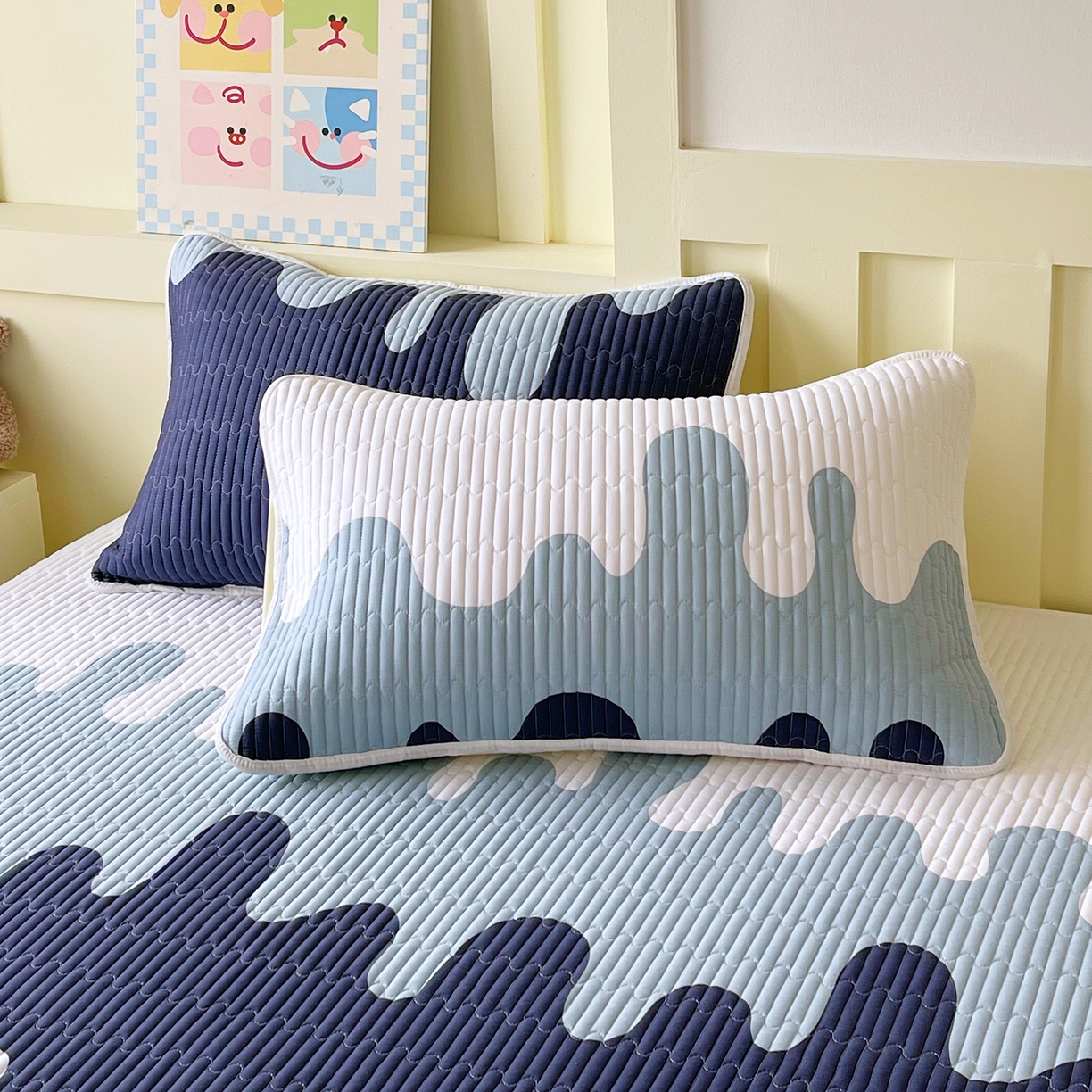 91家纺网 家纺一手货源 找家纺 金鑫汇家纺2025新款A类全棉绗缝夹棉印花床盖 奶油蓝