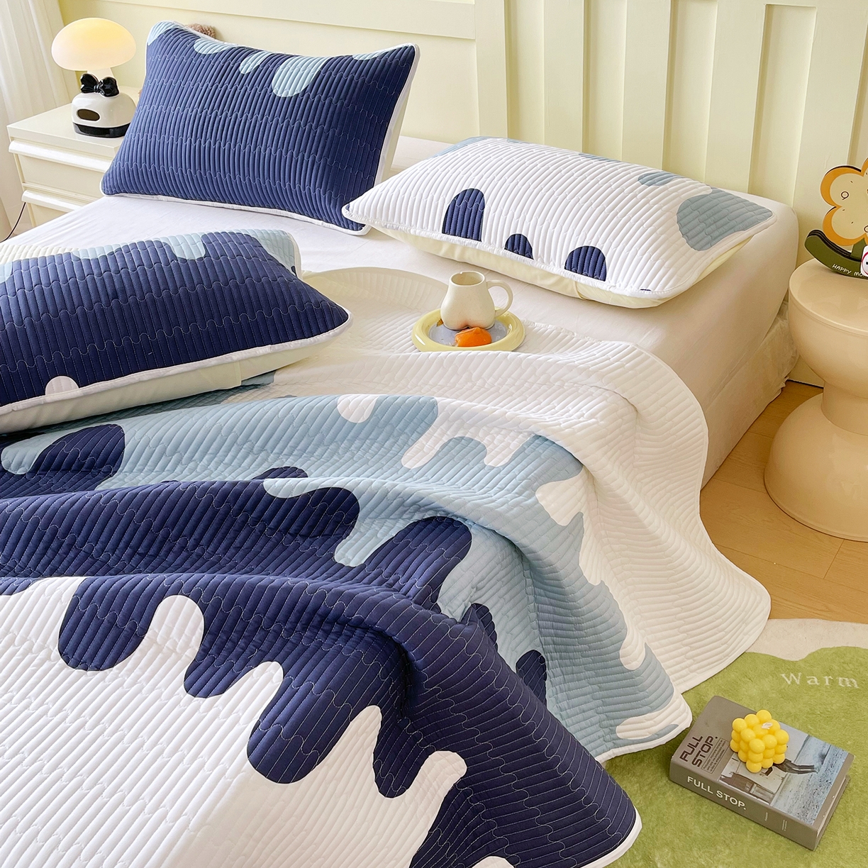 91家纺网 家纺一手货源 找家纺 金鑫汇家纺2025新款A类全棉绗缝夹棉印花床盖 奶油蓝