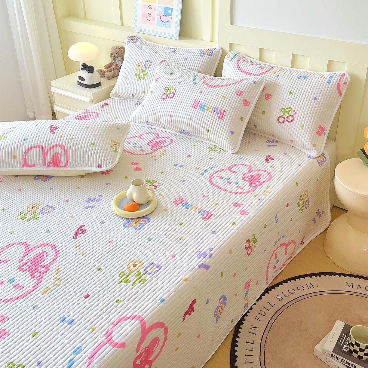 91家纺网 家纺一手货源 找家纺 金鑫汇家纺2025新款A类全棉绗缝夹棉印花床盖 奇趣小兔