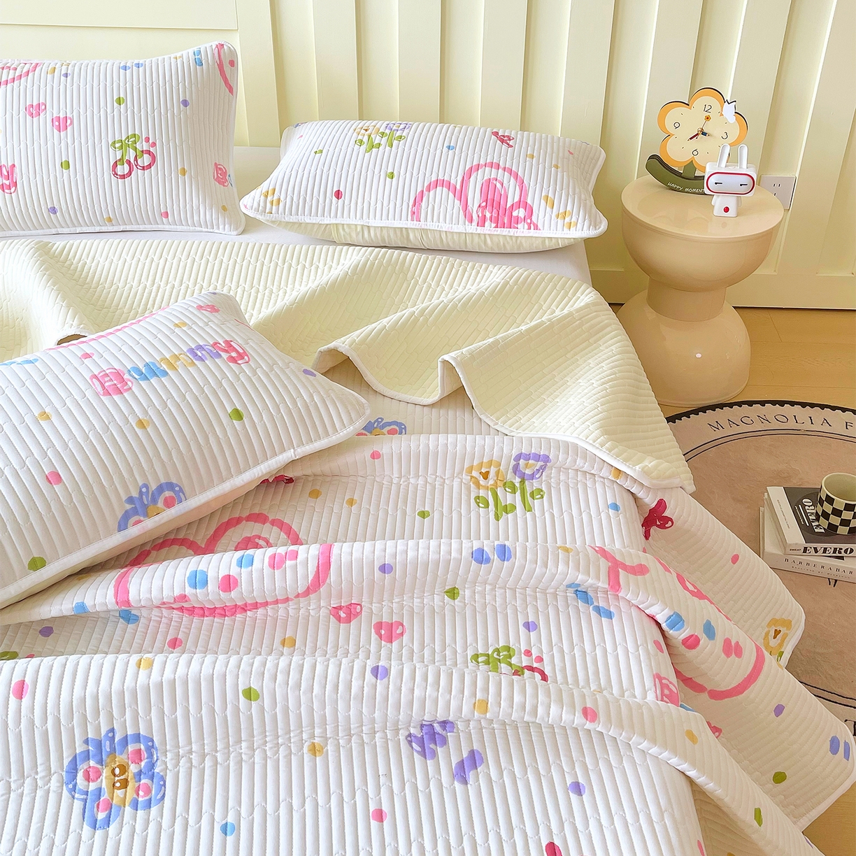 91家纺网 家纺一手货源 找家纺 金鑫汇家纺2025新款A类全棉绗缝夹棉印花床盖 奇趣小兔