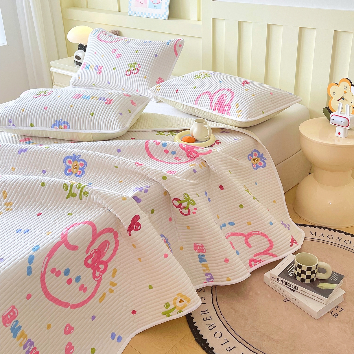 91家纺网 家纺一手货源 找家纺 金鑫汇家纺2025新款A类全棉绗缝夹棉印花床盖 奇趣小兔