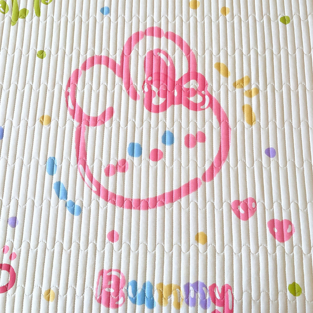 91家纺网 家纺一手货源 找家纺 金鑫汇家纺2025新款A类全棉绗缝夹棉印花床盖 奇趣小兔