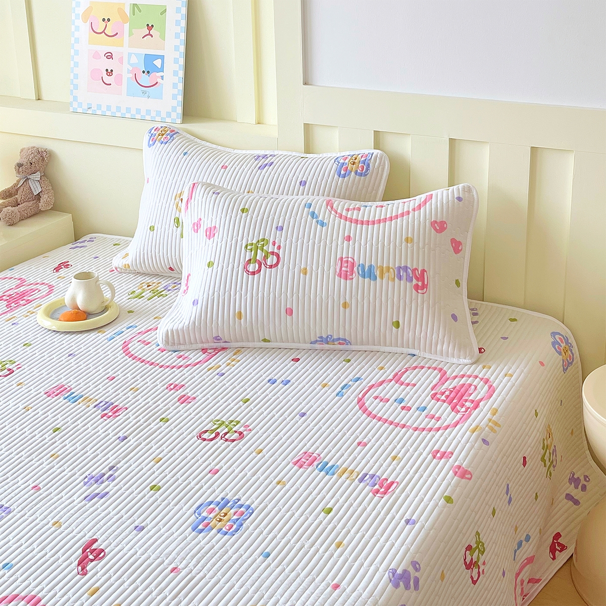 91家纺网 家纺一手货源 找家纺 金鑫汇家纺2025新款A类全棉绗缝夹棉印花床盖 奇趣小兔