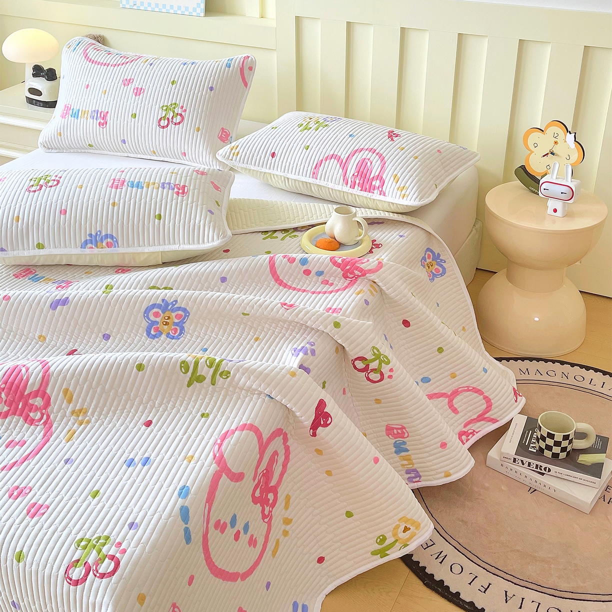 91家纺网 家纺一手货源 找家纺 金鑫汇家纺2025新款A类全棉绗缝夹棉印花床盖 奇趣小兔