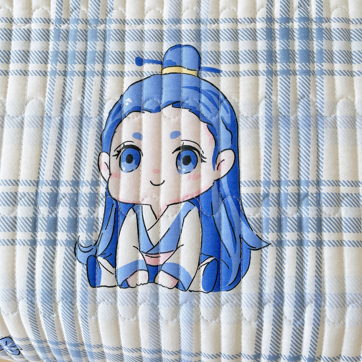 91家纺网 家纺一手货源 找家纺 金鑫汇家纺2025新款A类全棉绗缝夹棉印花床盖 谦逊敖丙