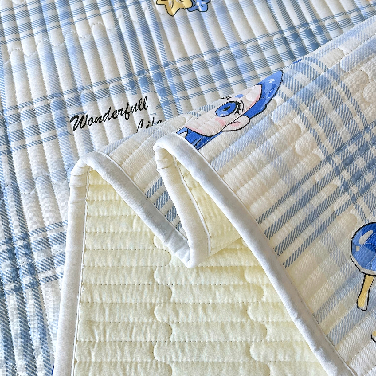 91家纺网 家纺一手货源 找家纺 金鑫汇家纺2025新款A类全棉绗缝夹棉印花床盖 谦逊敖丙