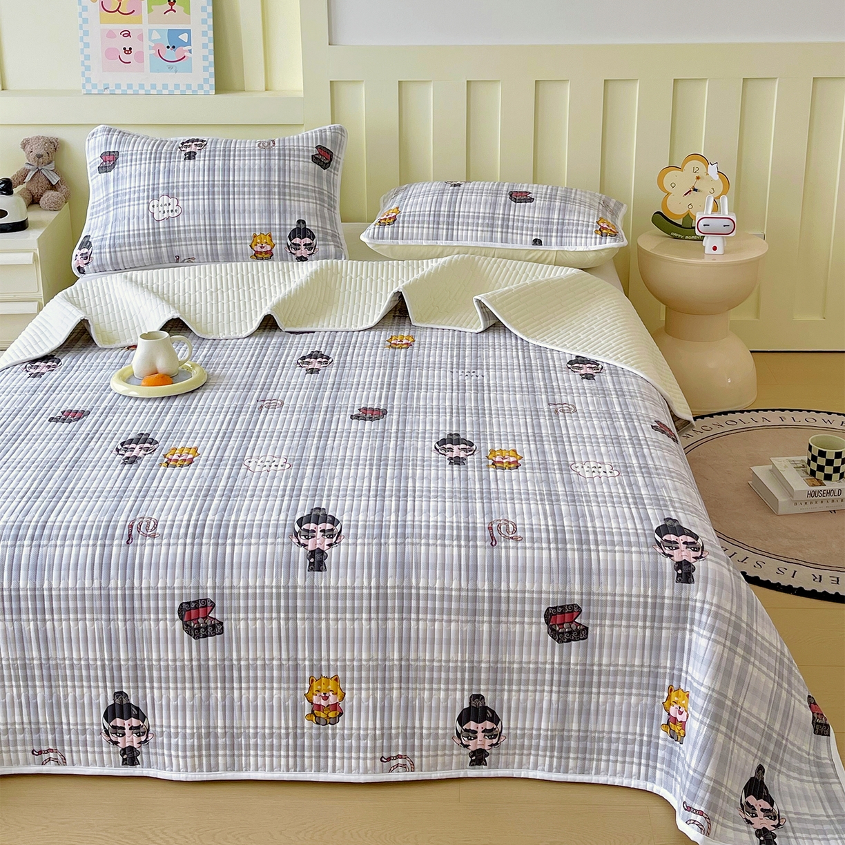 91家纺网 家纺一手货源 找家纺 金鑫汇家纺2025新款A类全棉绗缝夹棉印花床盖 无畏申公豹·灰