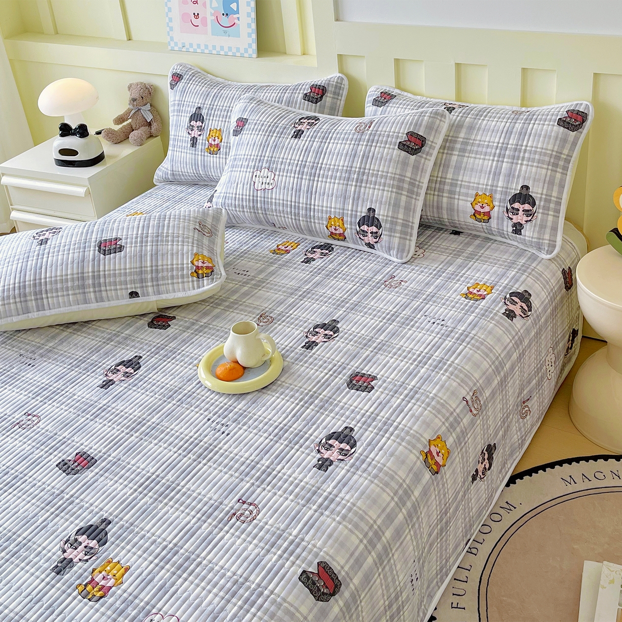 91家纺网 家纺一手货源 找家纺 金鑫汇家纺2025新款A类全棉绗缝夹棉印花床盖 无畏申公豹·灰