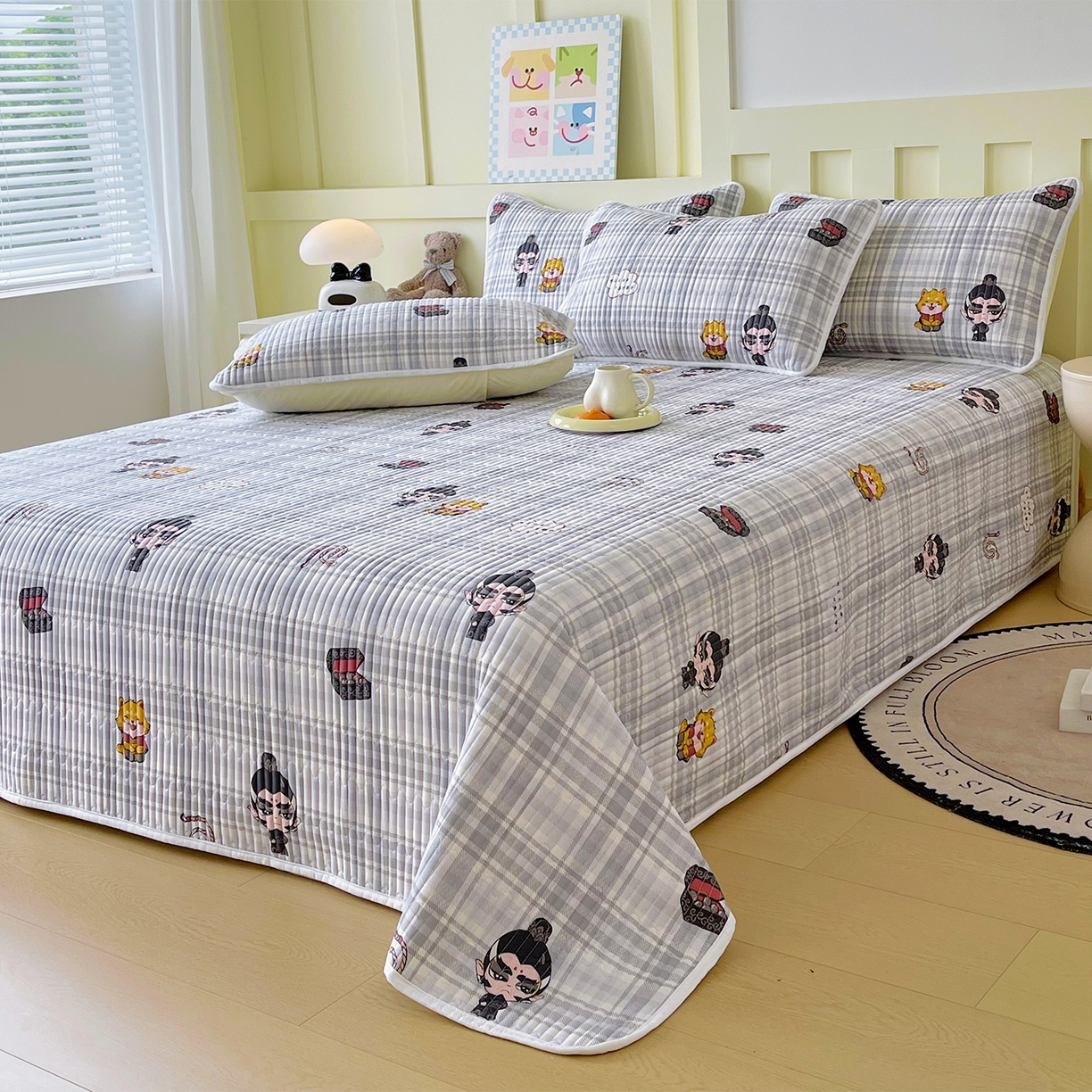 91家纺网 家纺一手货源 找家纺 金鑫汇家纺2025新款A类全棉绗缝夹棉印花床盖 无畏申公豹·灰