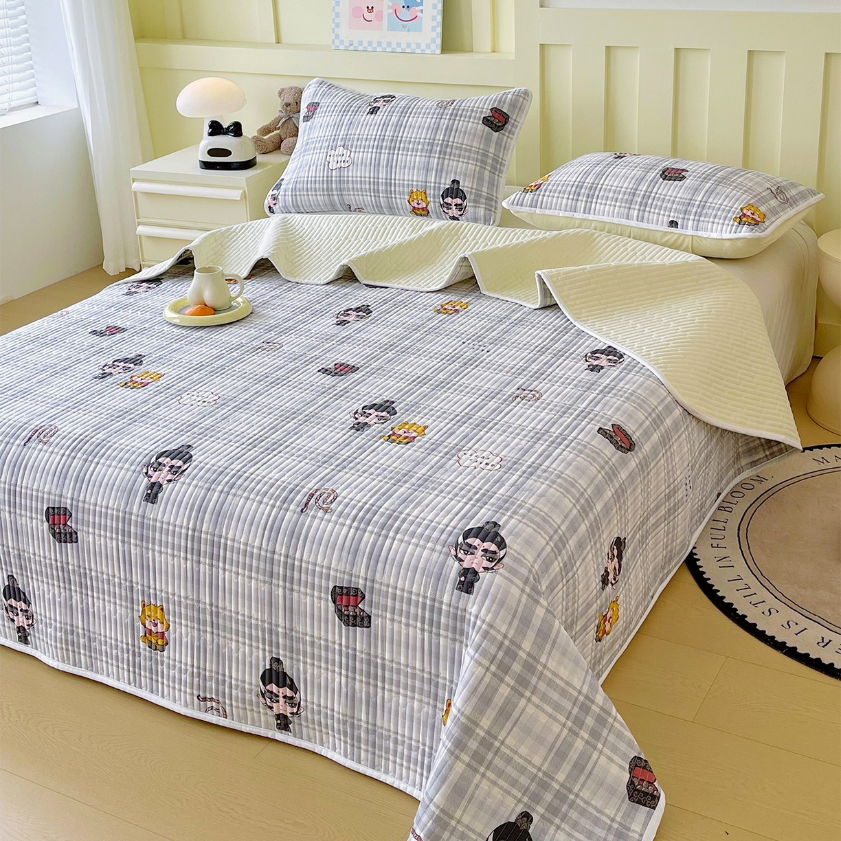 91家纺网 家纺一手货源 找家纺 金鑫汇家纺2025新款A类全棉绗缝夹棉印花床盖 无畏申公豹·灰