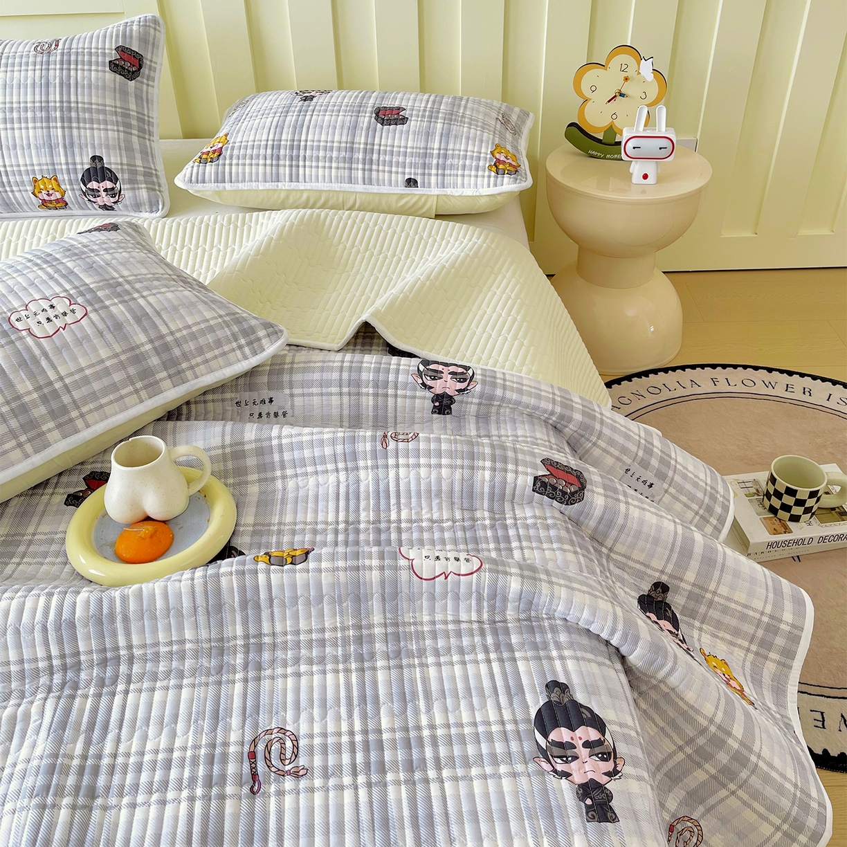 91家纺网 家纺一手货源 找家纺 金鑫汇家纺2025新款A类全棉绗缝夹棉印花床盖 无畏申公豹·灰