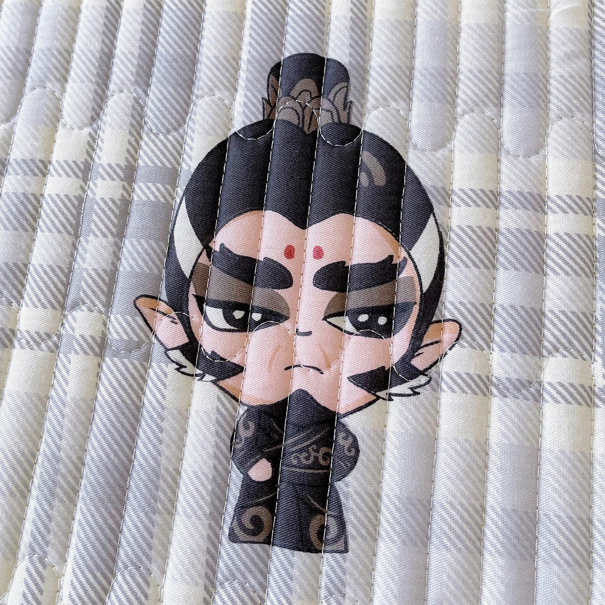 91家纺网 家纺一手货源 找家纺 金鑫汇家纺2025新款A类全棉绗缝夹棉印花床盖 无畏申公豹·灰