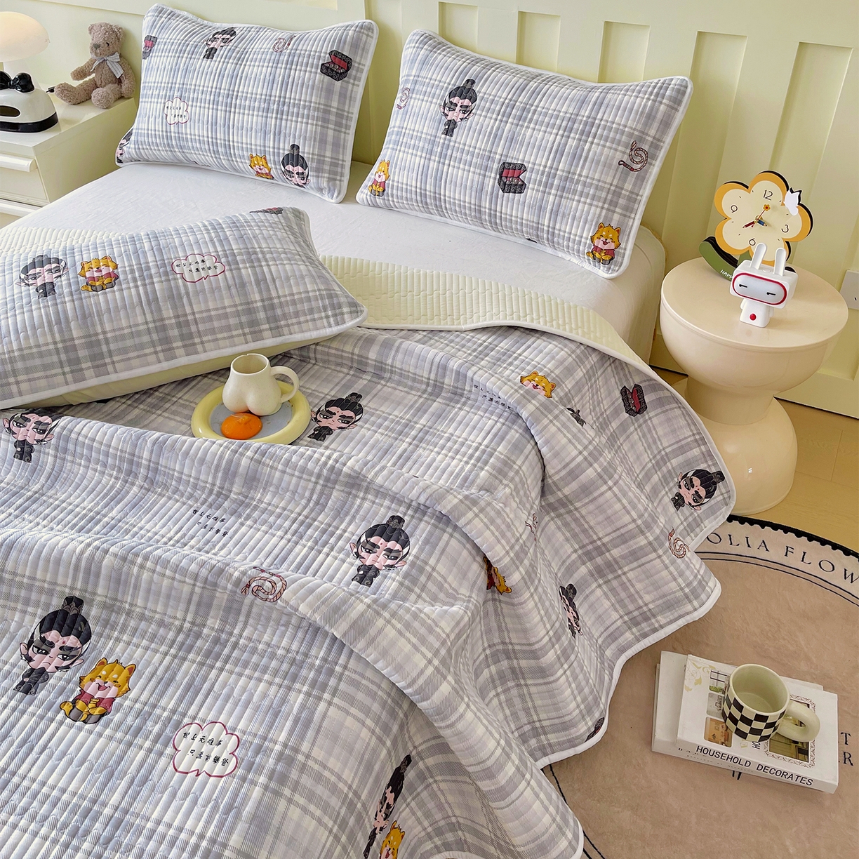 91家纺网 家纺一手货源 找家纺 金鑫汇家纺2025新款A类全棉绗缝夹棉印花床盖 无畏申公豹·灰