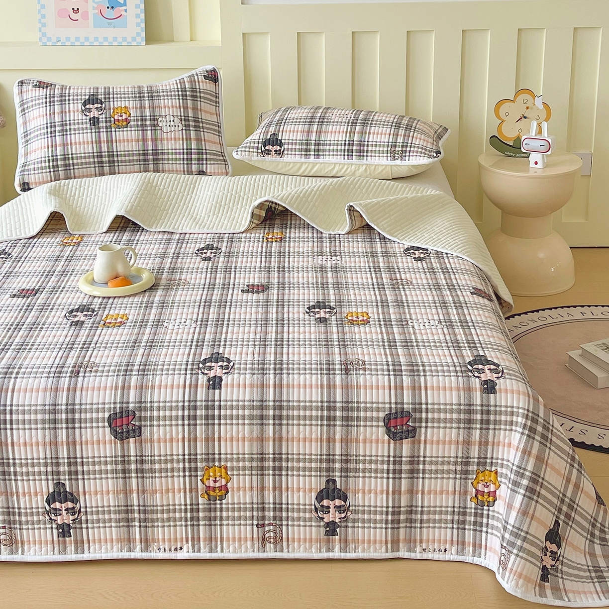 91家纺网 家纺一手货源 找家纺 金鑫汇家纺2025新款A类全棉绗缝夹棉印花床盖 无畏申公豹·咖