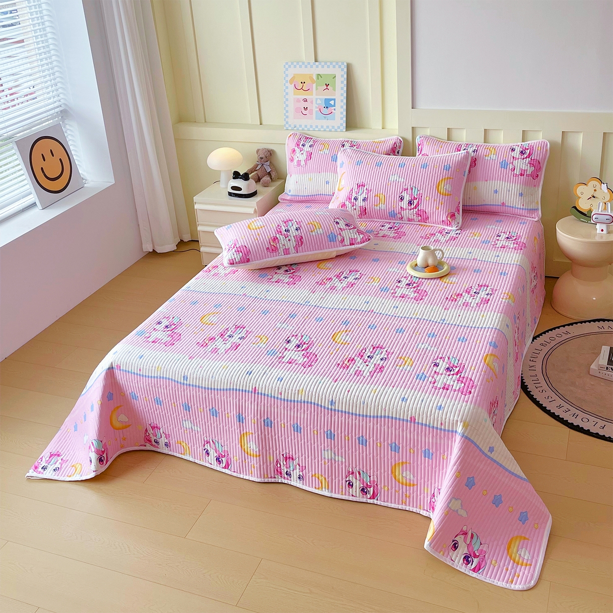 91家纺网 家纺一手货源 找家纺 金鑫汇家纺2025新款A类全棉绗缝夹棉印花床盖 小马莉尔