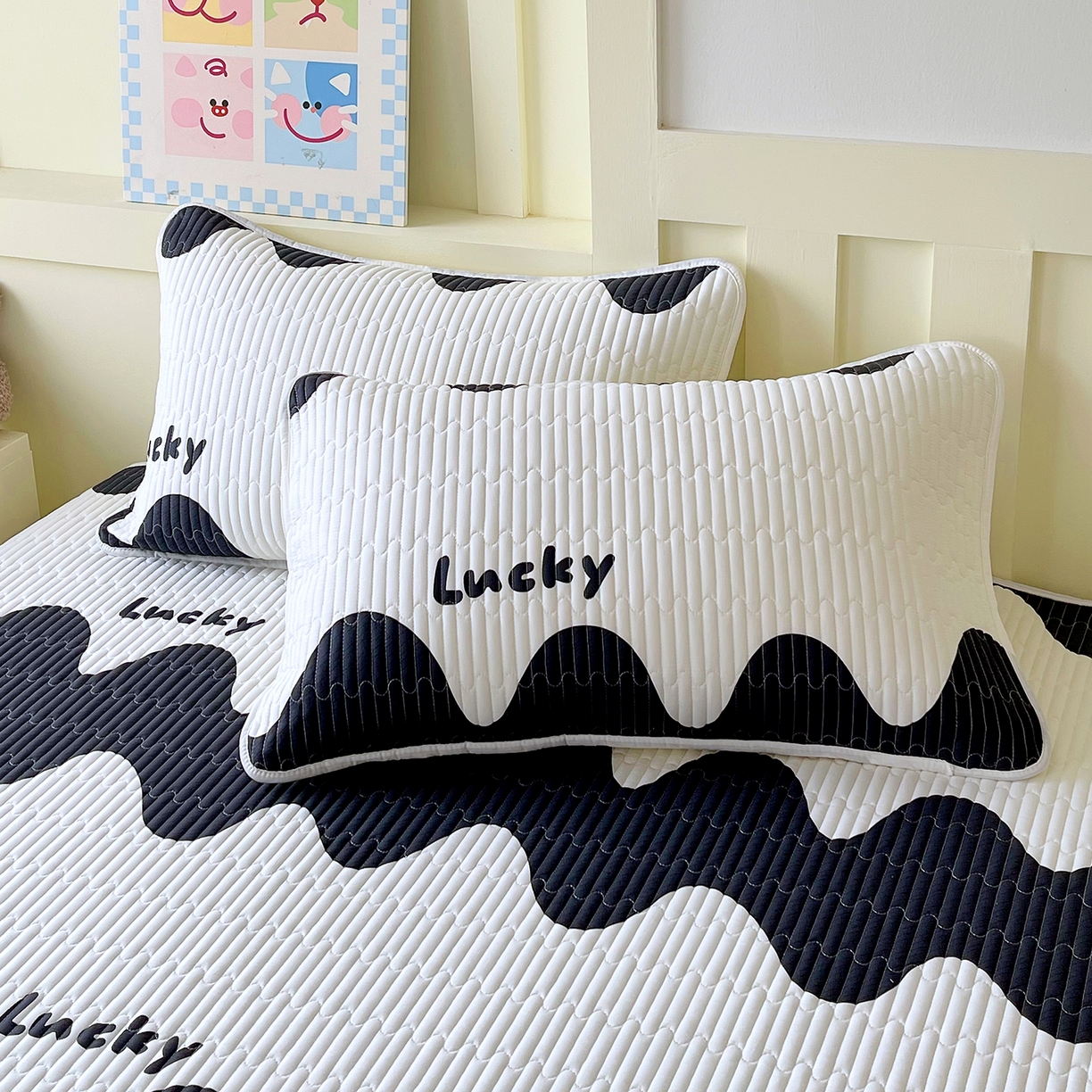 金鑫汇家纺 2025新款A类全绗缝夹棉印花枕套 波浪世界