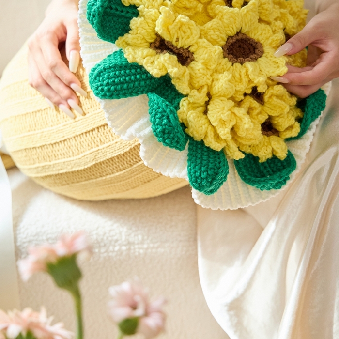 91家纺网 家纺一手货源 找家纺 （总）暖绵绵家纺 2025新款花束针织抱枕-星葵（含芯）