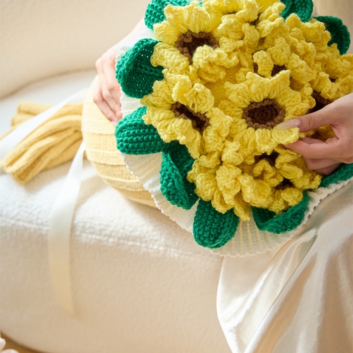 91家纺网 家纺一手货源 找家纺 （总）暖绵绵家纺 2025新款花束针织抱枕-星葵（含芯）