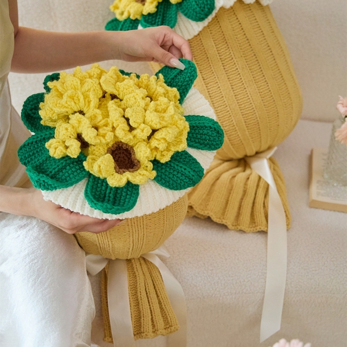 91家纺网 家纺一手货源 找家纺 （总）暖绵绵家纺 2025新款花束针织抱枕-星葵（含芯）