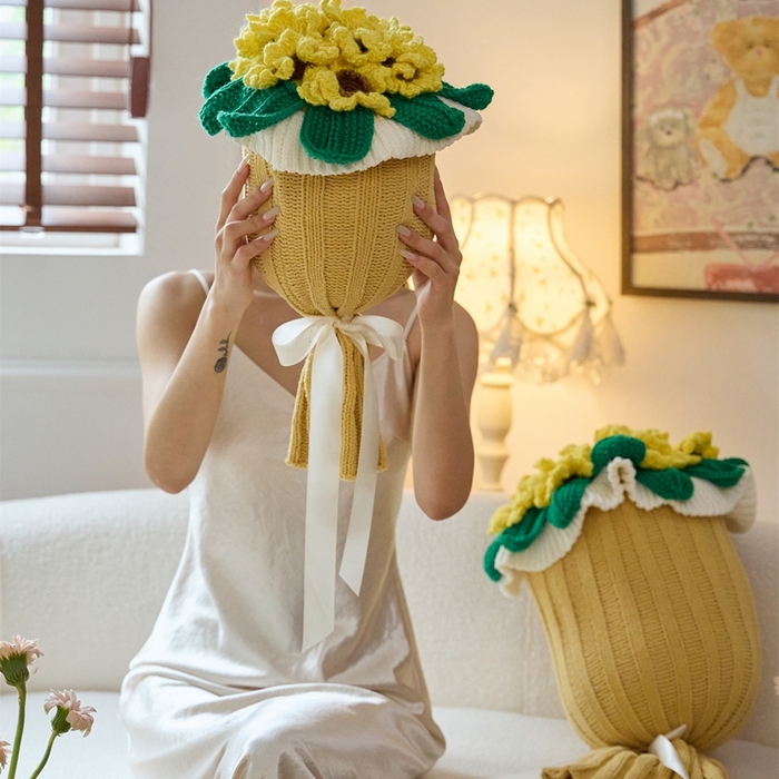 91家纺网 家纺一手货源 找家纺 （总）暖绵绵家纺 2025新款花束针织抱枕-星葵（含芯）