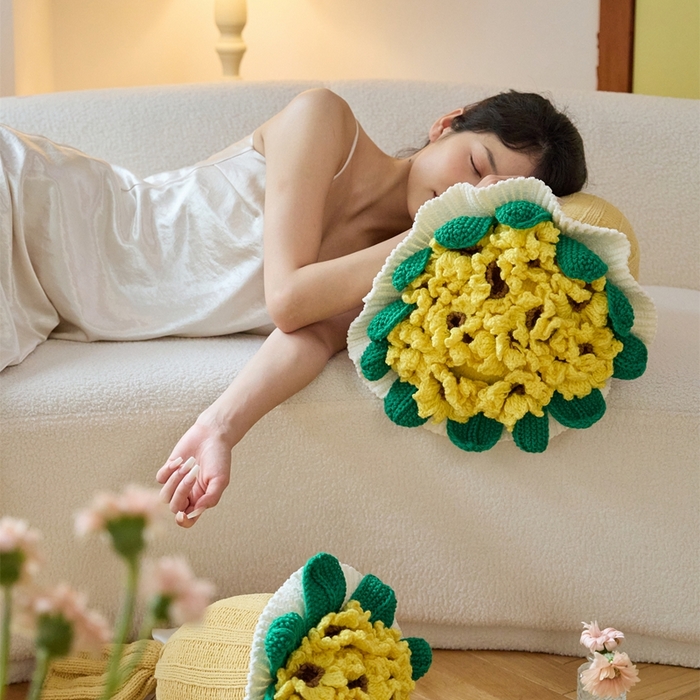 91家纺网 家纺一手货源 找家纺 （总）暖绵绵家纺 2025新款花束针织抱枕-星葵（含芯）