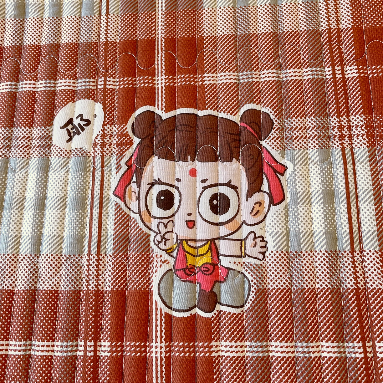 91家纺网 家纺一手货源 找家纺 金鑫汇家纺 2025新款A类全绗缝夹棉印花枕套 传奇哪吒·棕