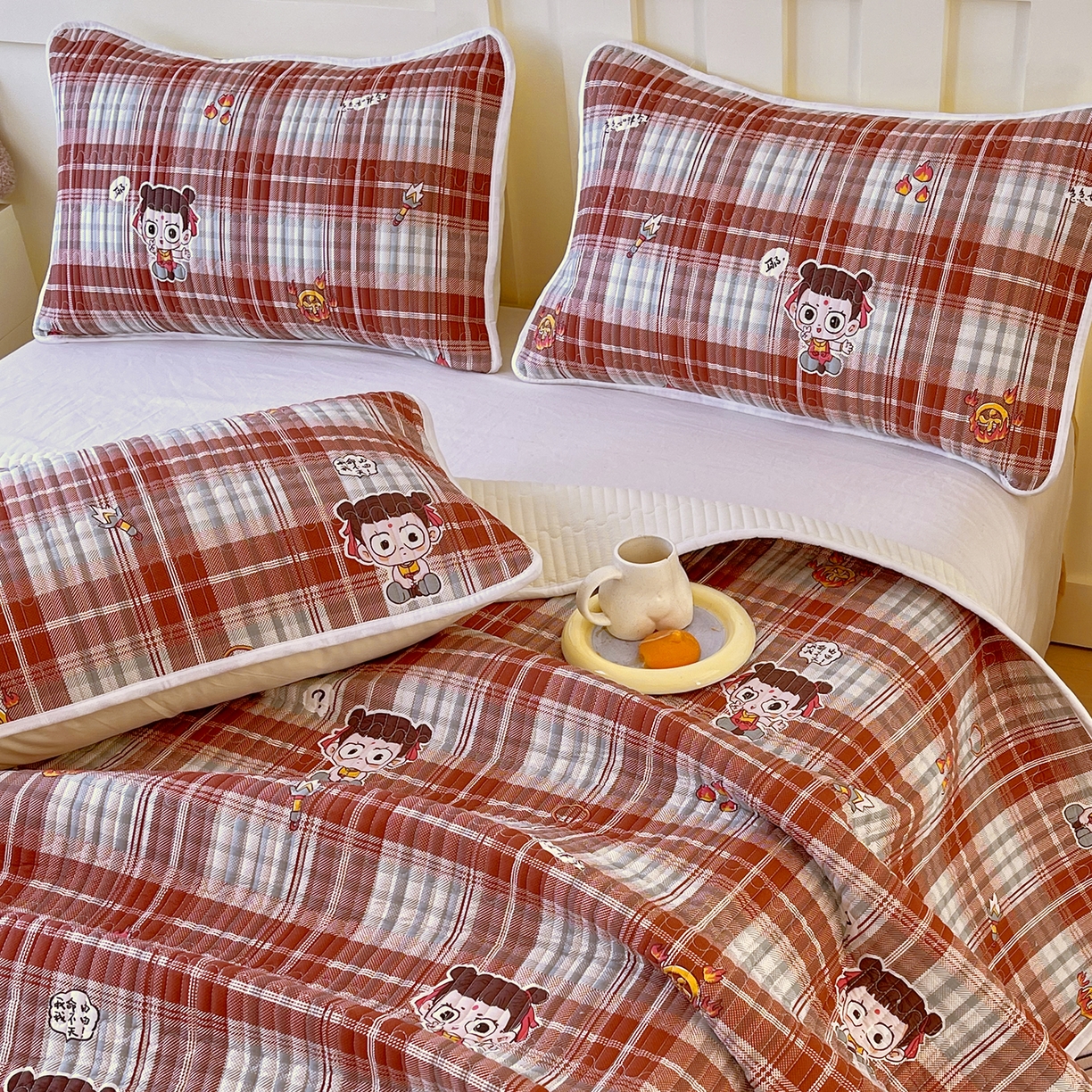 91家纺网 家纺一手货源 找家纺 金鑫汇家纺 2025新款A类全绗缝夹棉印花枕套 传奇哪吒·棕