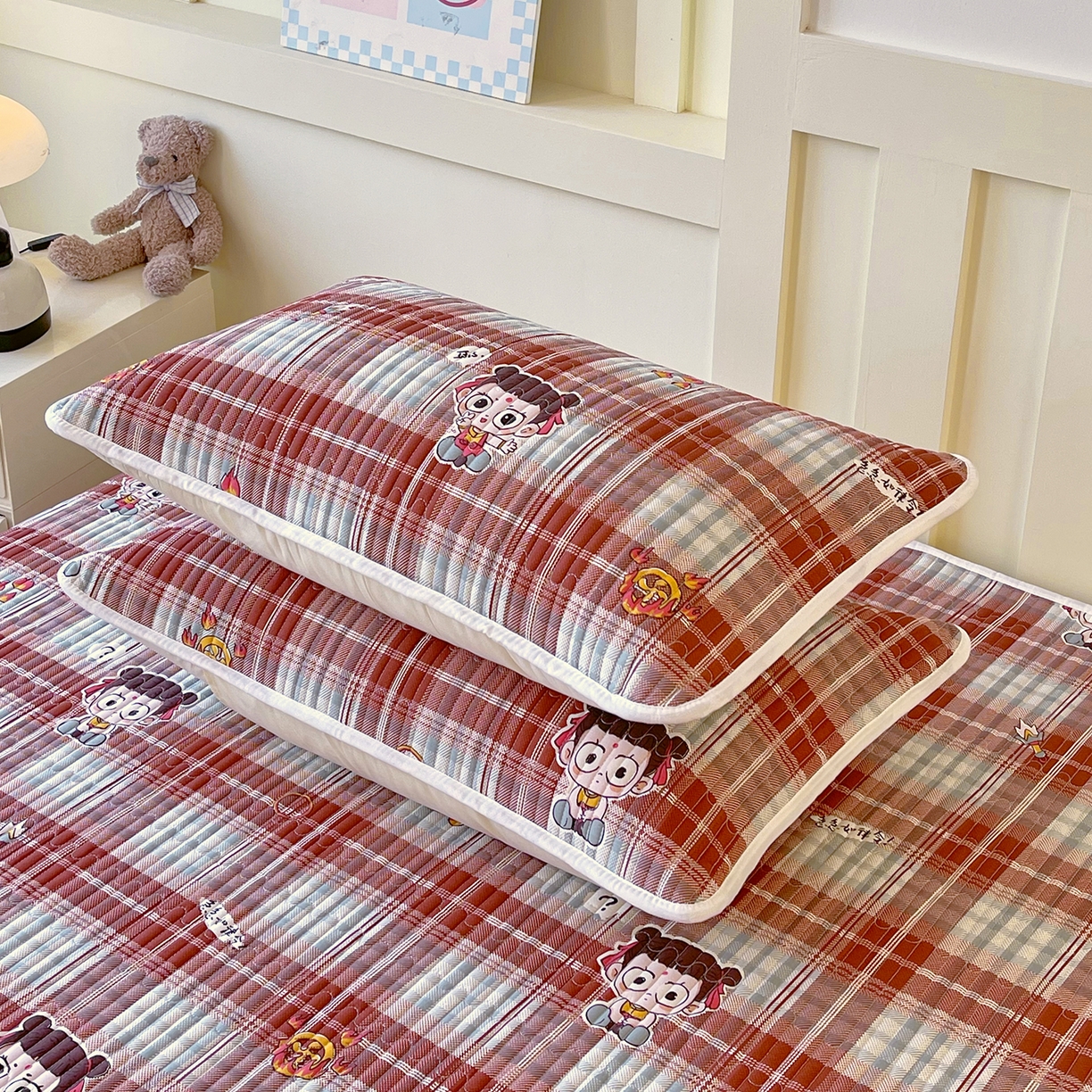 91家纺网 家纺一手货源 找家纺 金鑫汇家纺 2025新款A类全绗缝夹棉印花枕套 传奇哪吒·棕