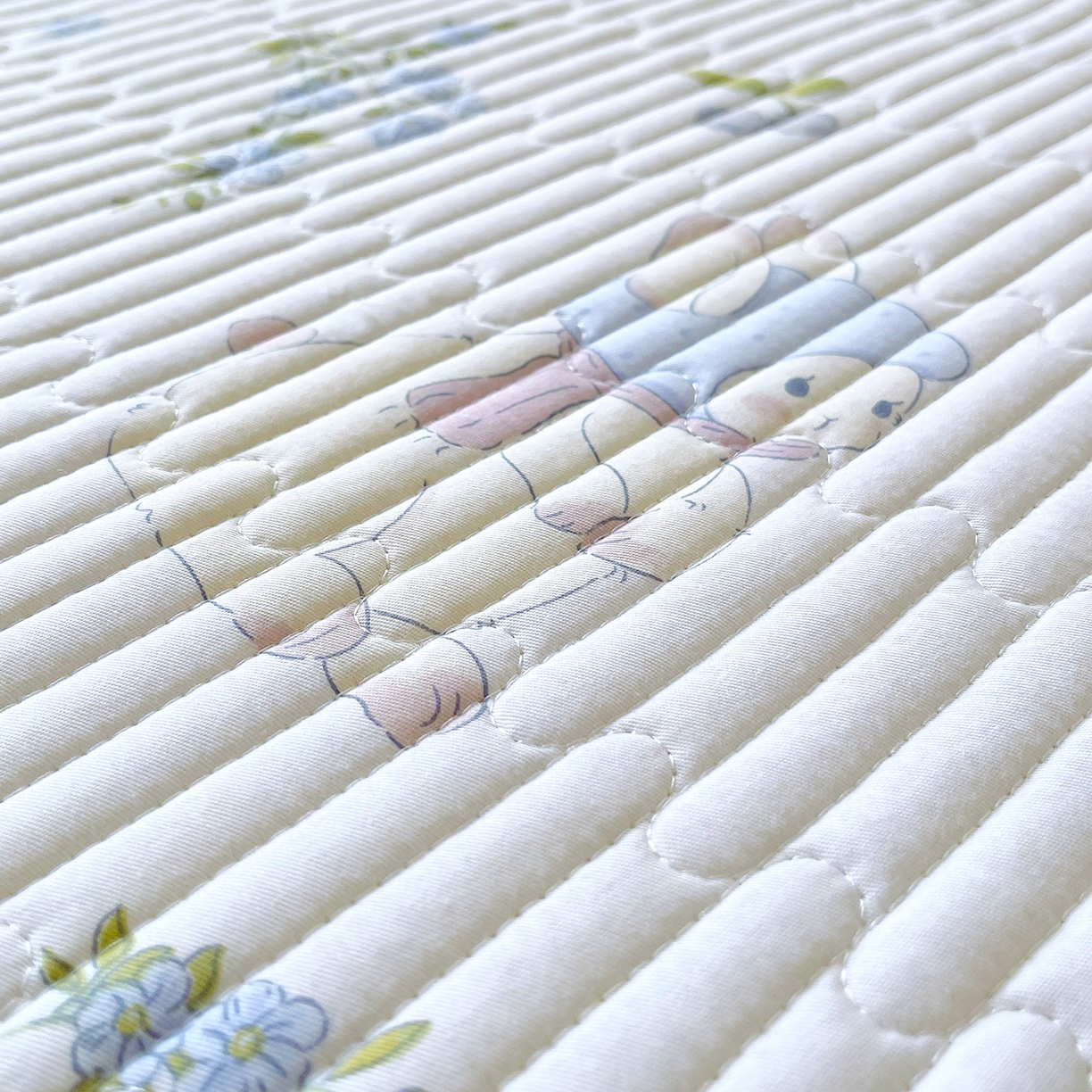 91家纺网 家纺一手货源 找家纺 金鑫汇家纺 2025新款A类全绗缝夹棉印花枕套 花丛兔