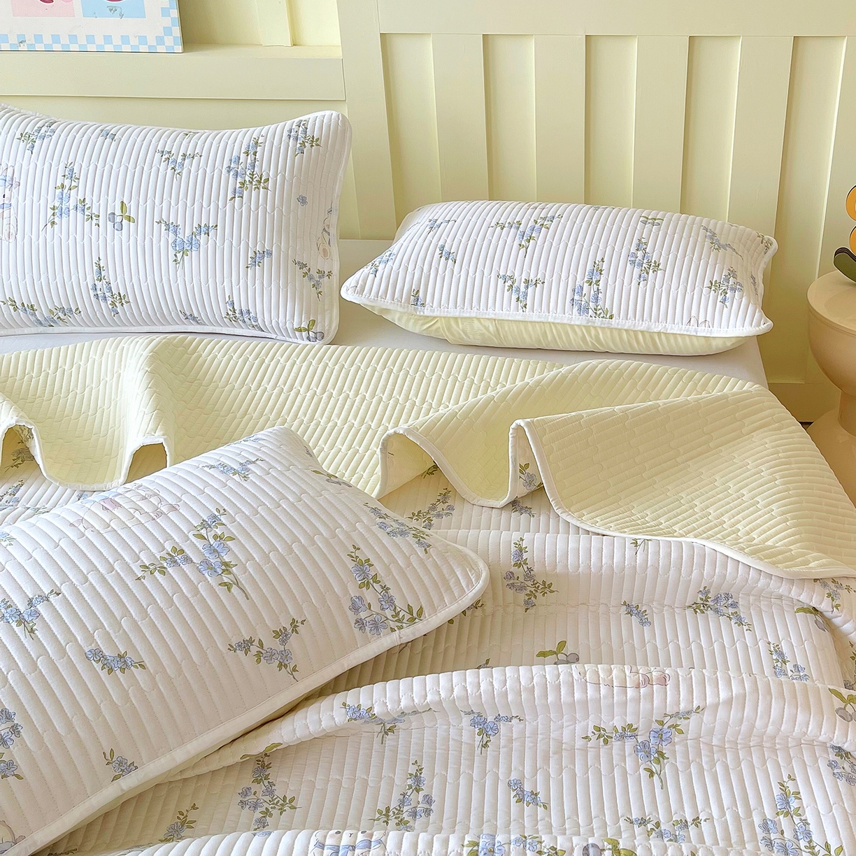 91家纺网 家纺一手货源 找家纺 金鑫汇家纺 2025新款A类全绗缝夹棉印花枕套 花丛兔