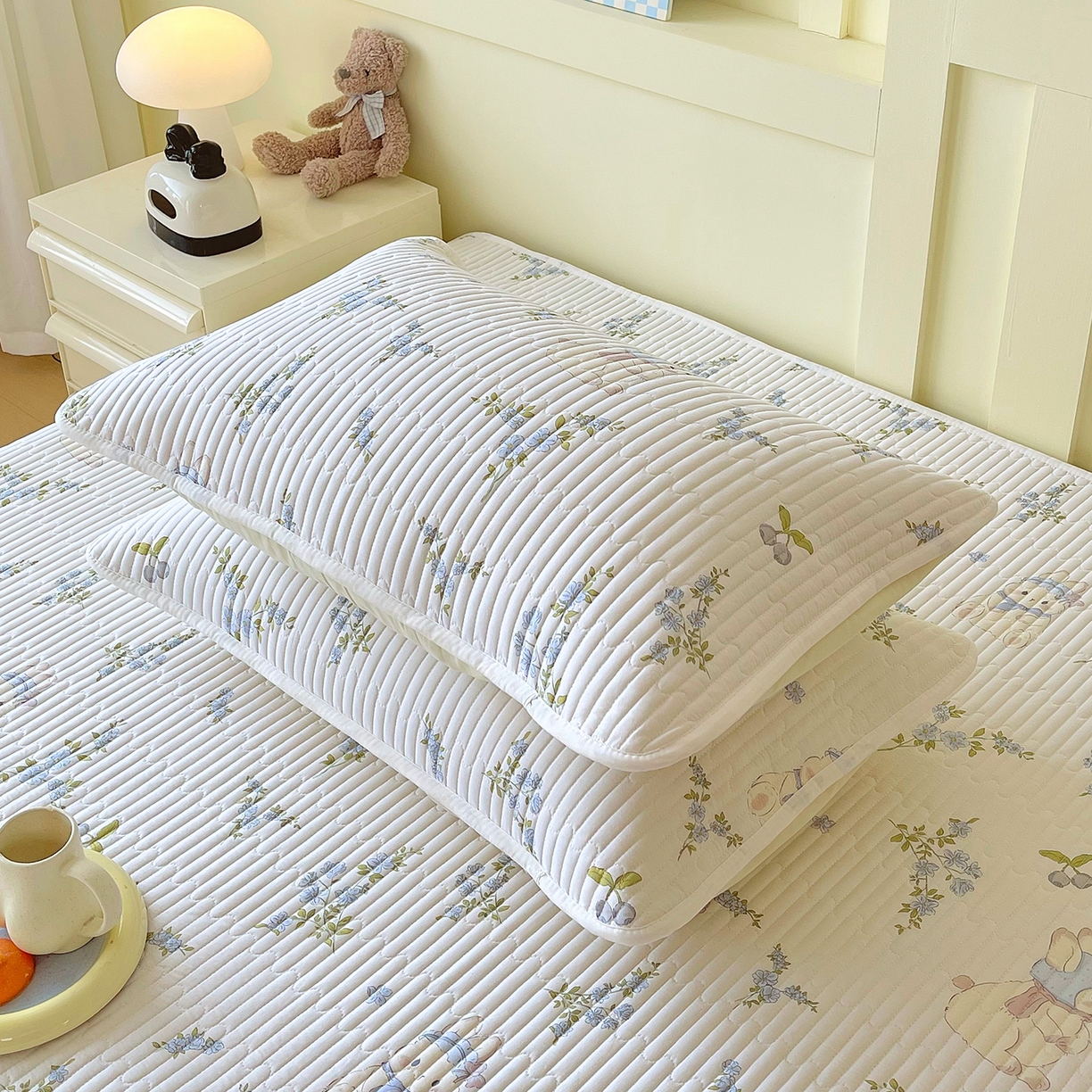 91家纺网 家纺一手货源 找家纺 金鑫汇家纺 2025新款A类全绗缝夹棉印花枕套 花丛兔